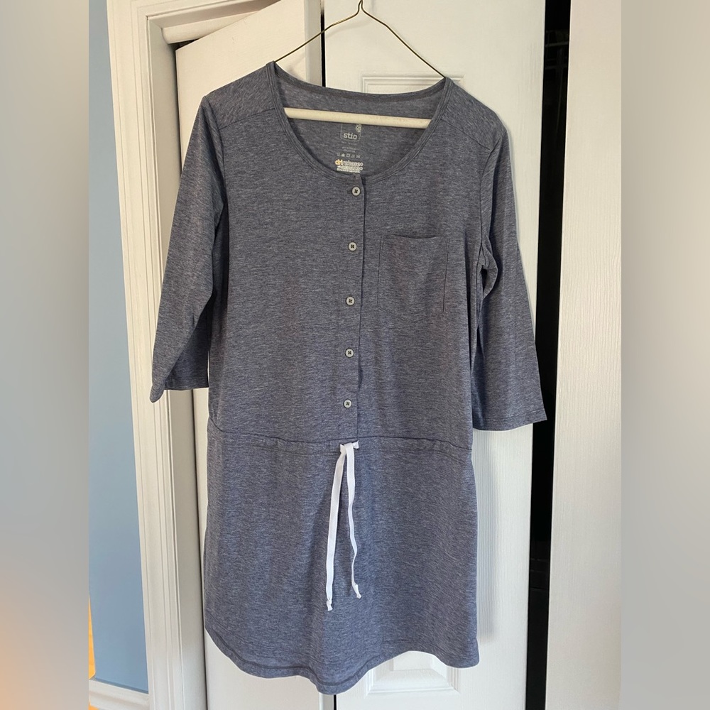 Stio Beach Cover Up; Women’s Size Medium; Heather Blue; 3/4 Sleeves